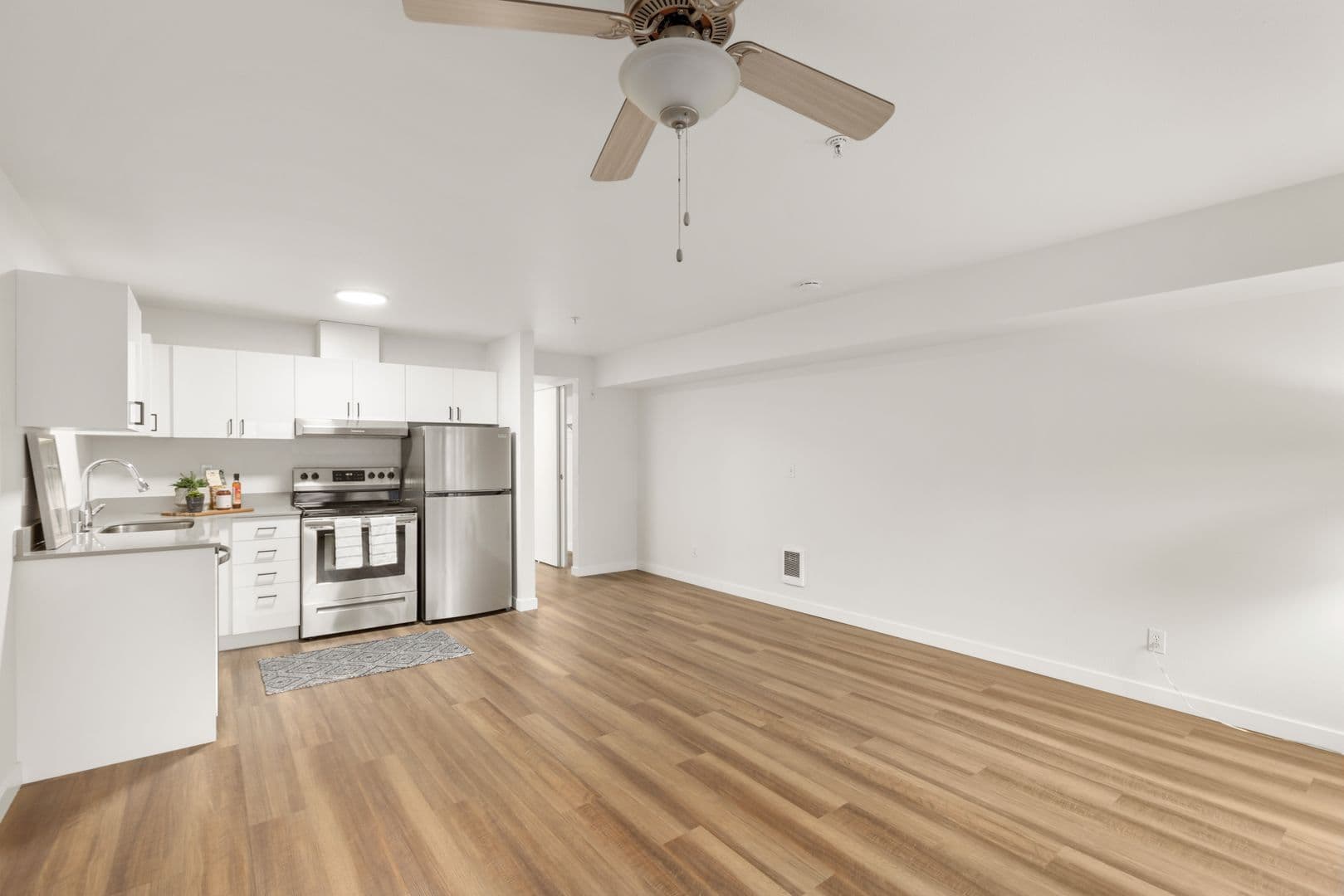 Bellevue Apartment: 11115 NE 2nd St