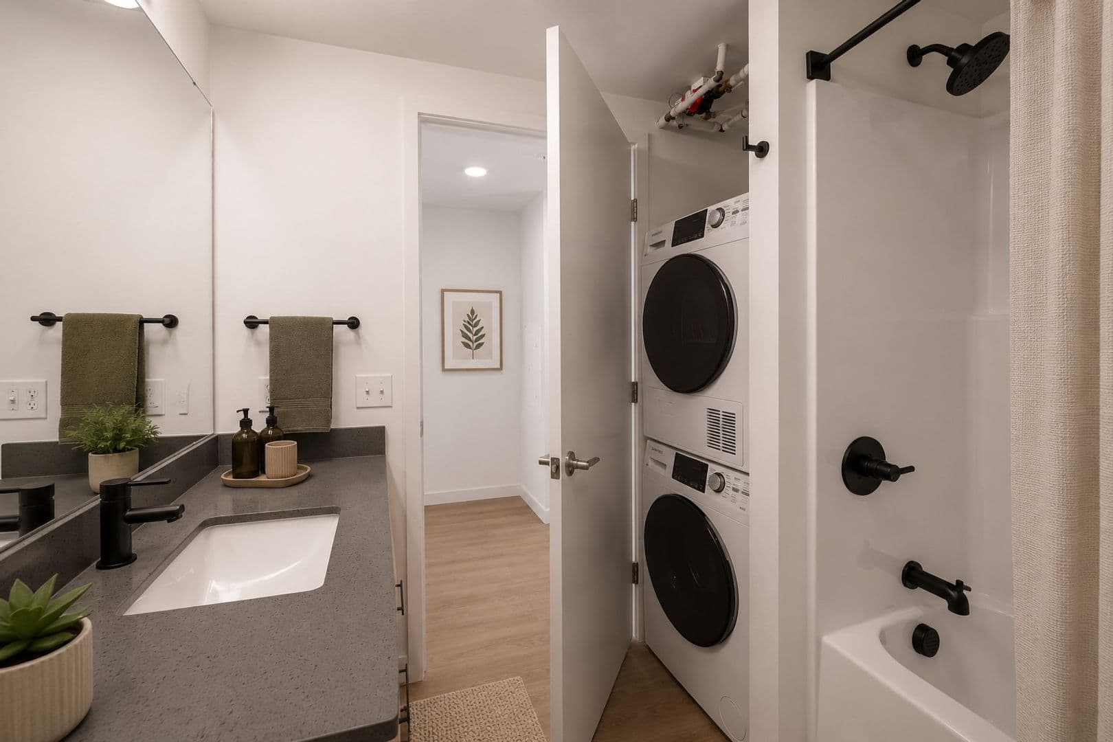 Seattle Apartment: 404 16th Ave S