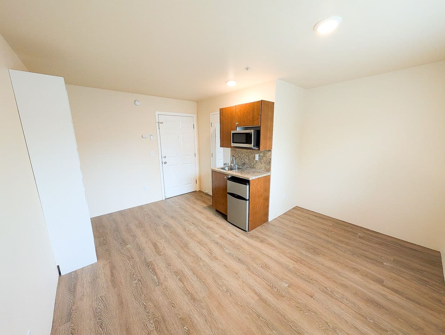 Redmond Apartment: 8525 163rd Court NE