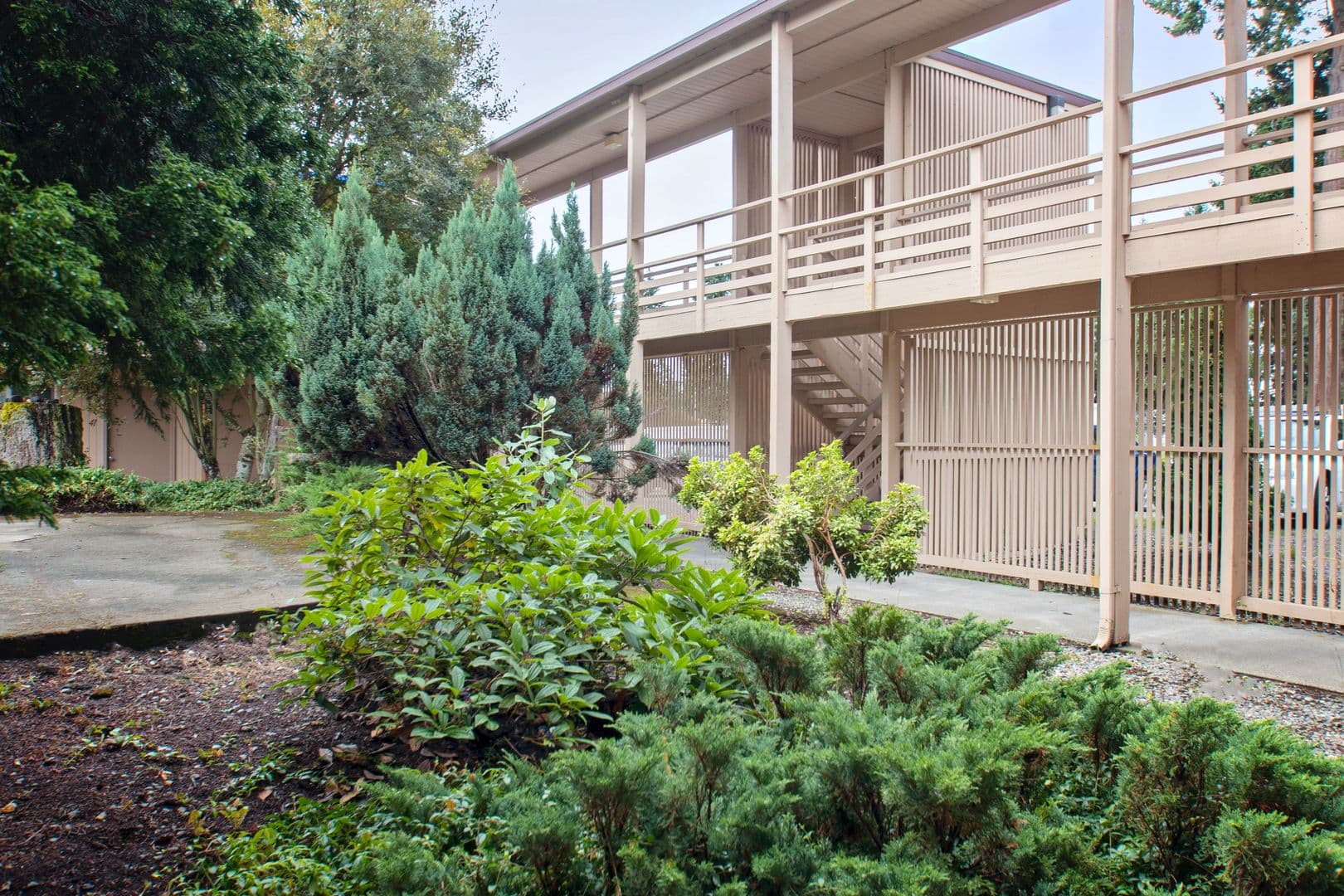 Lacey Apartment: 948 Neil Street NE