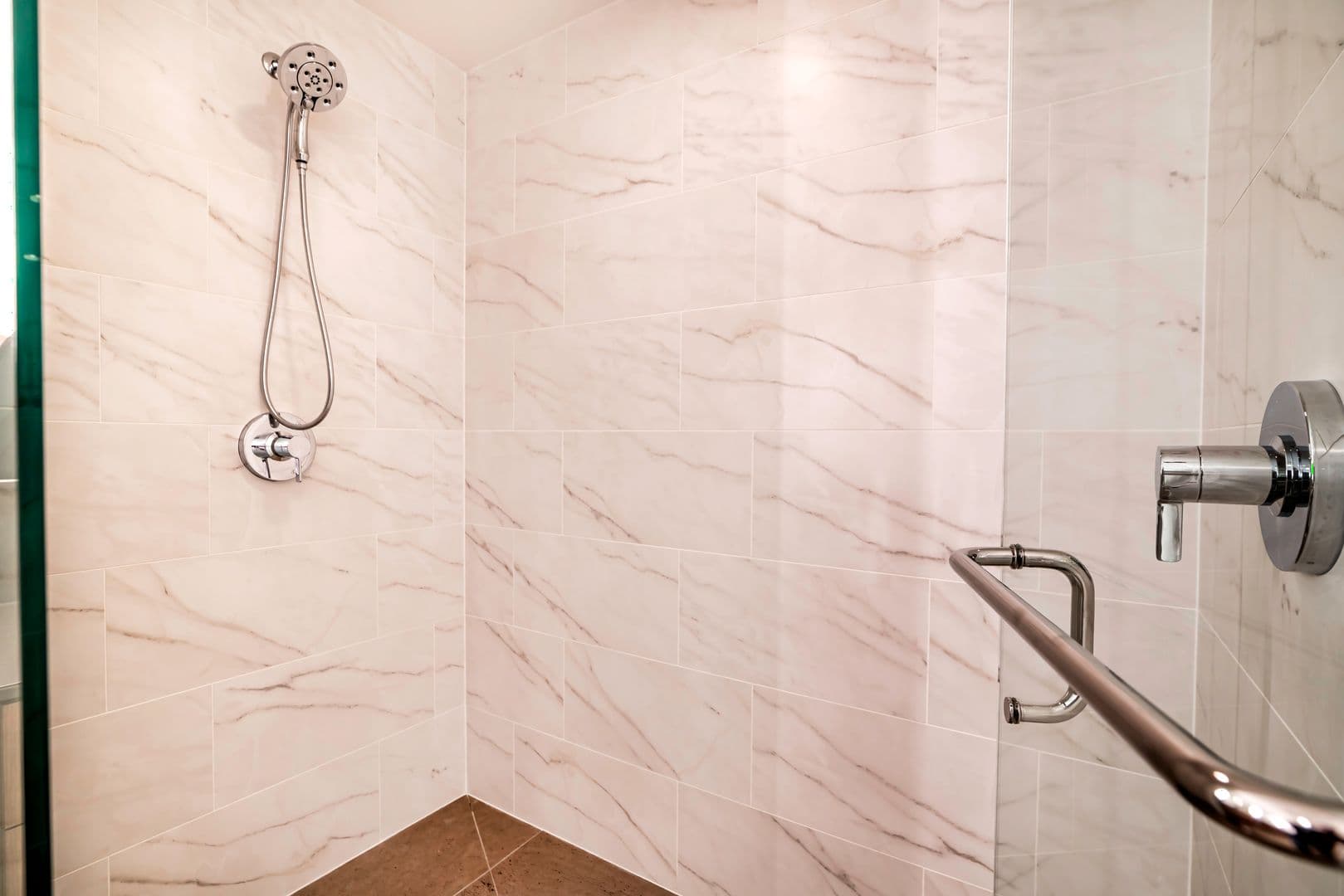 Bellevue Apartment: 135 100th AVE NE