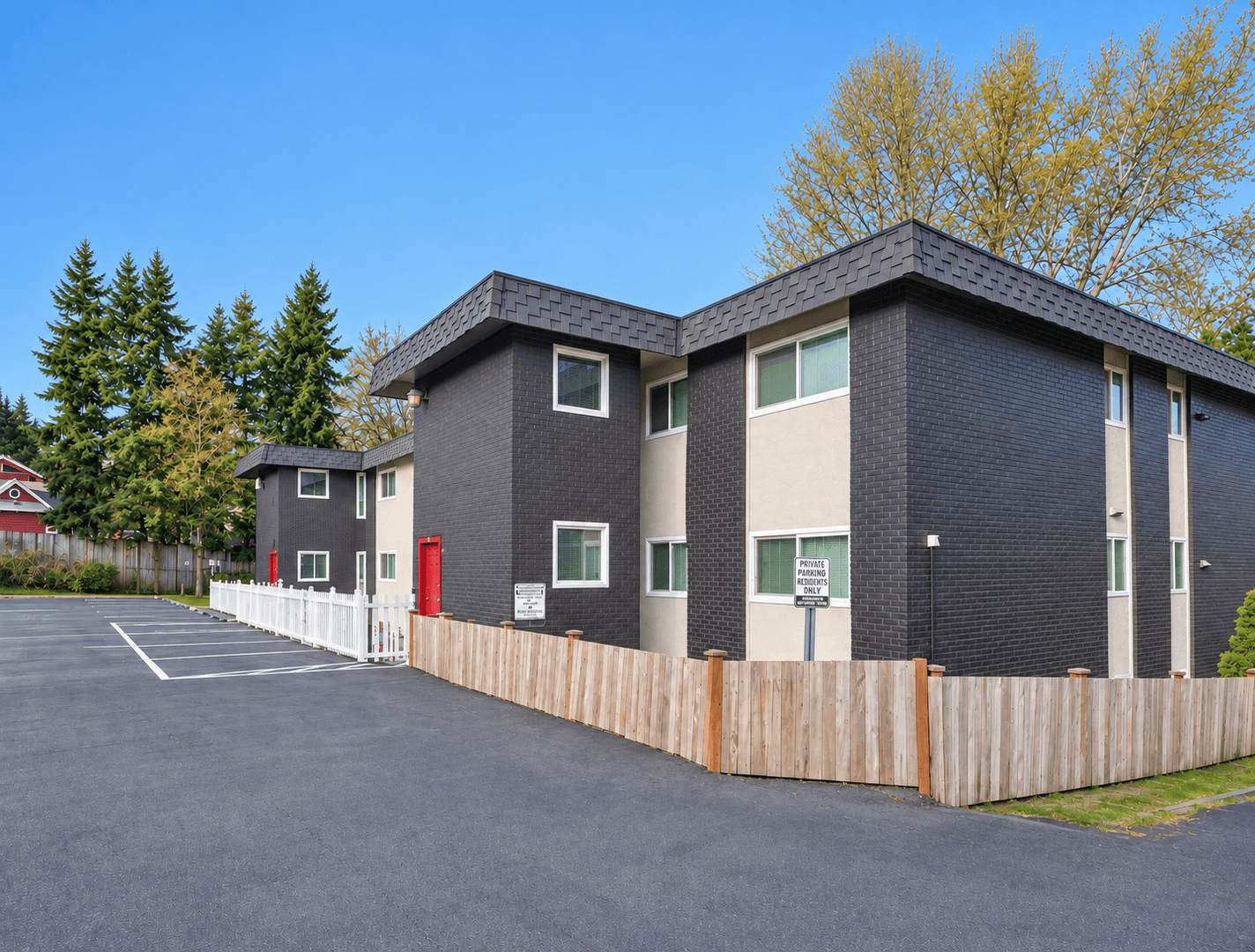 Tukwila Apartment: 14081 58th Avenue S