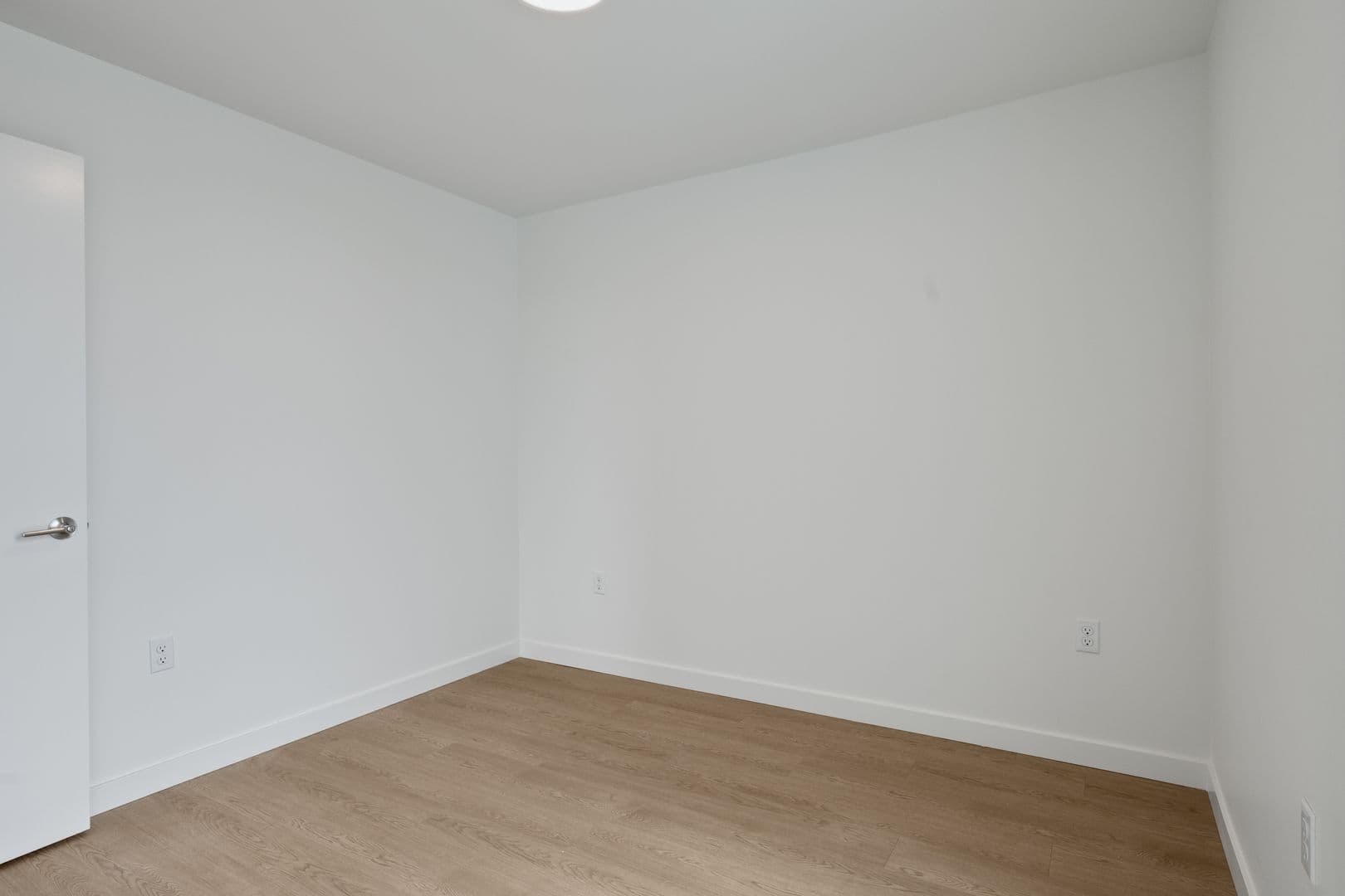 Seattle Apartment: 404 16th Ave S