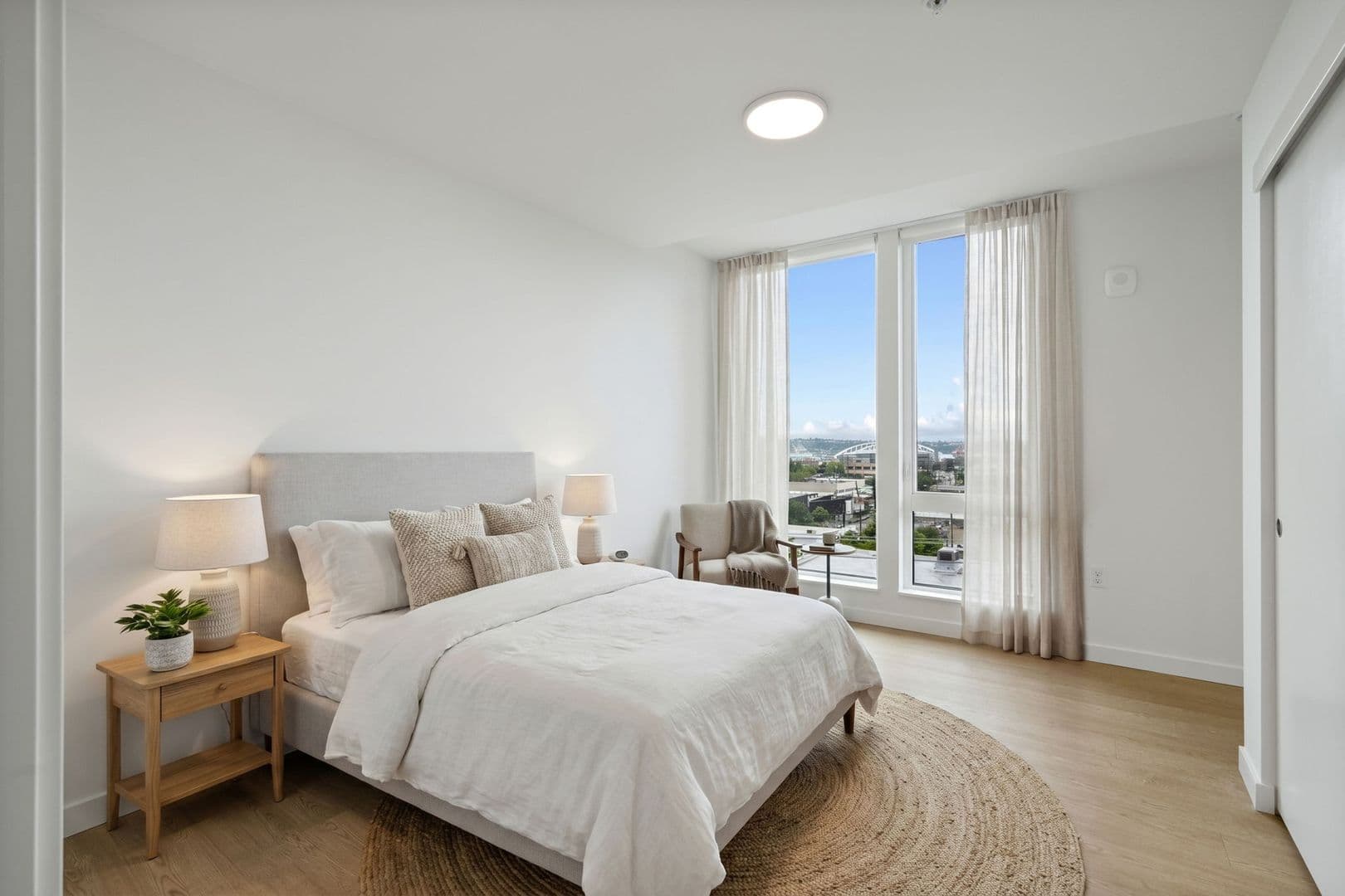 Seattle Apartment: 404 16th Ave S