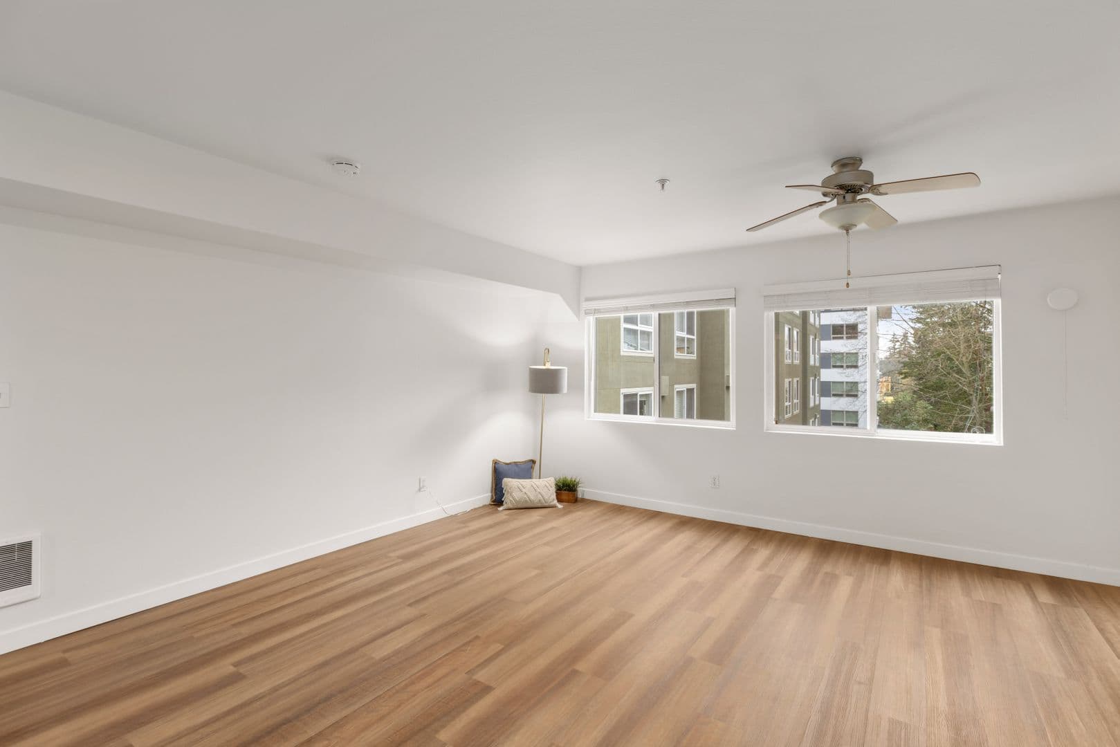 Bellevue Apartment: 11115 NE 2nd St