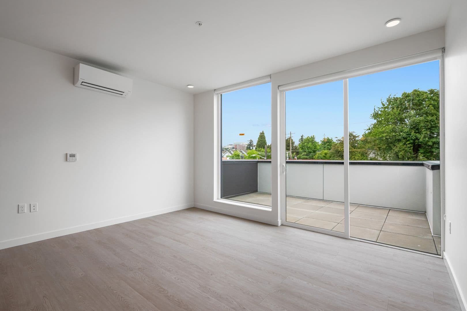 Seattle Apartment: 404 16th Ave S