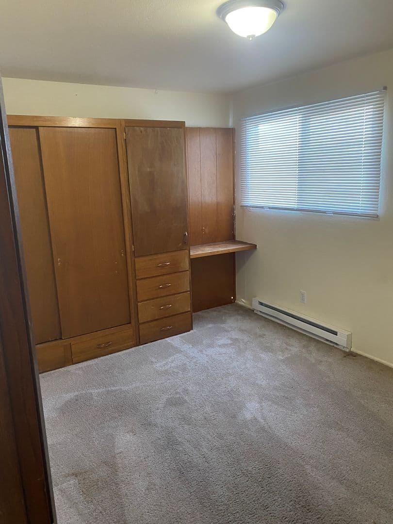 Seattle Apartment: 1900 8th Ave N