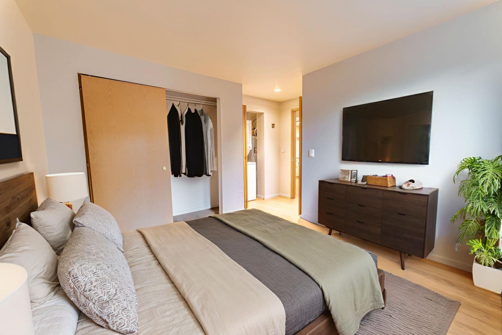 Seattle Apartment: 3230 SW Avalon Way