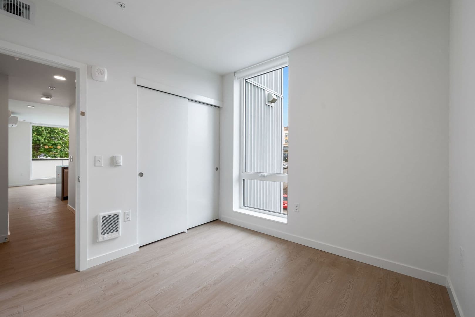 Seattle Apartment: 404 16th Ave S