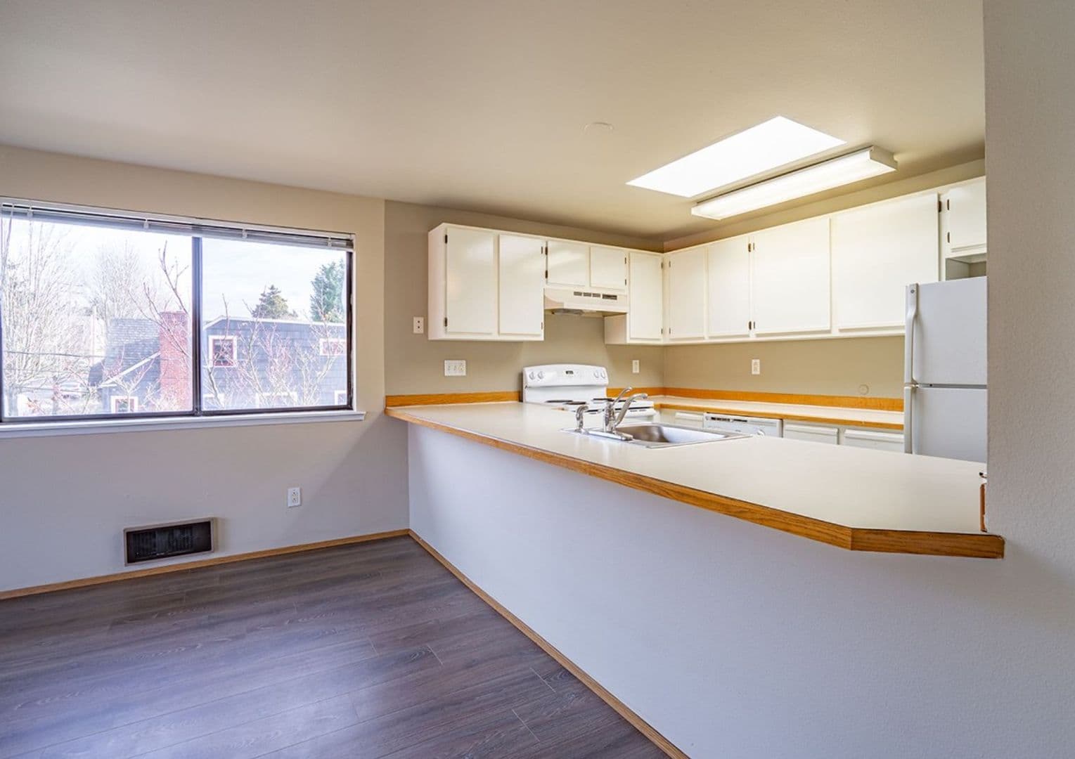 Seattle Apartment: 201 NW 39th St
