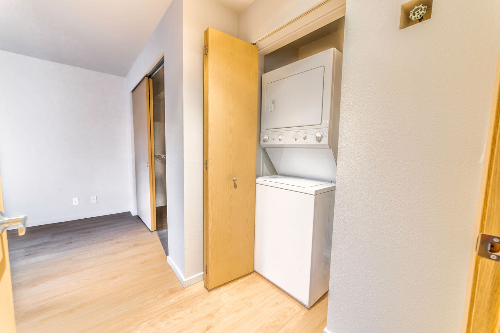 Seattle Apartment: 3230 SW Avalon Way