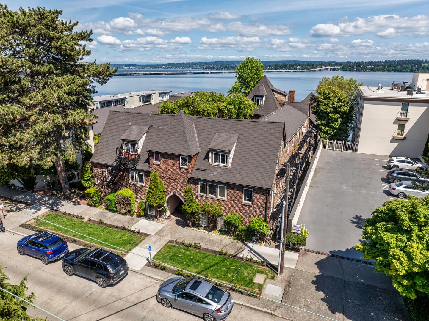 Seattle Apartment: 2012 43rd Ave E