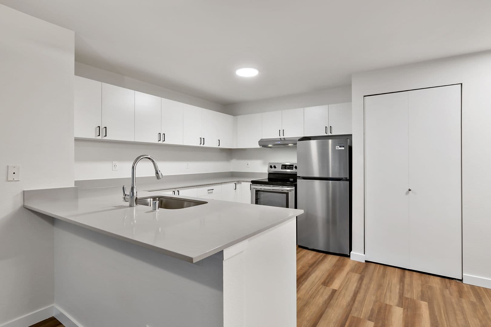 Bellevue Apartment: 11115 NE 2nd St