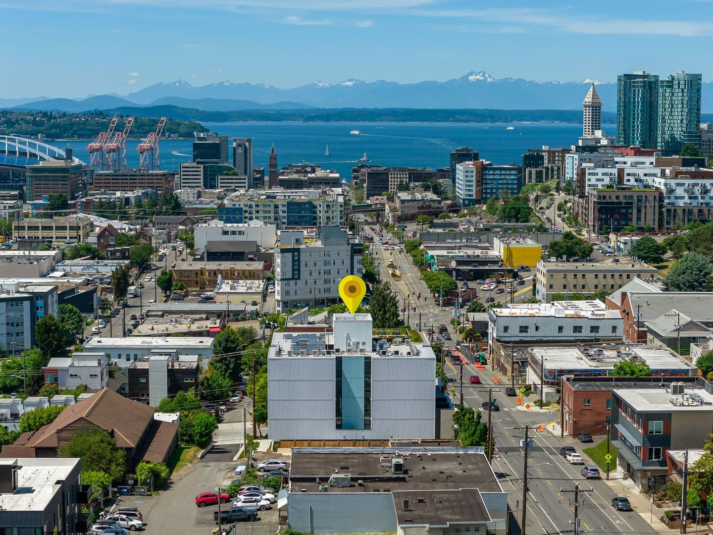 Seattle Apartment: 404 16th Ave S