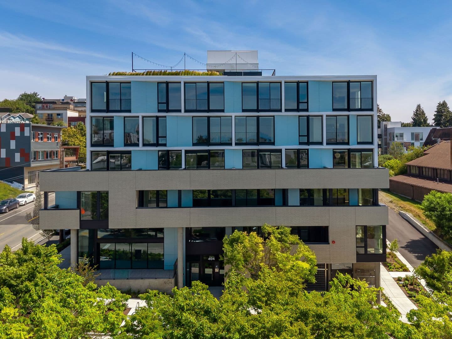 Seattle Apartment: 404 16th Ave S