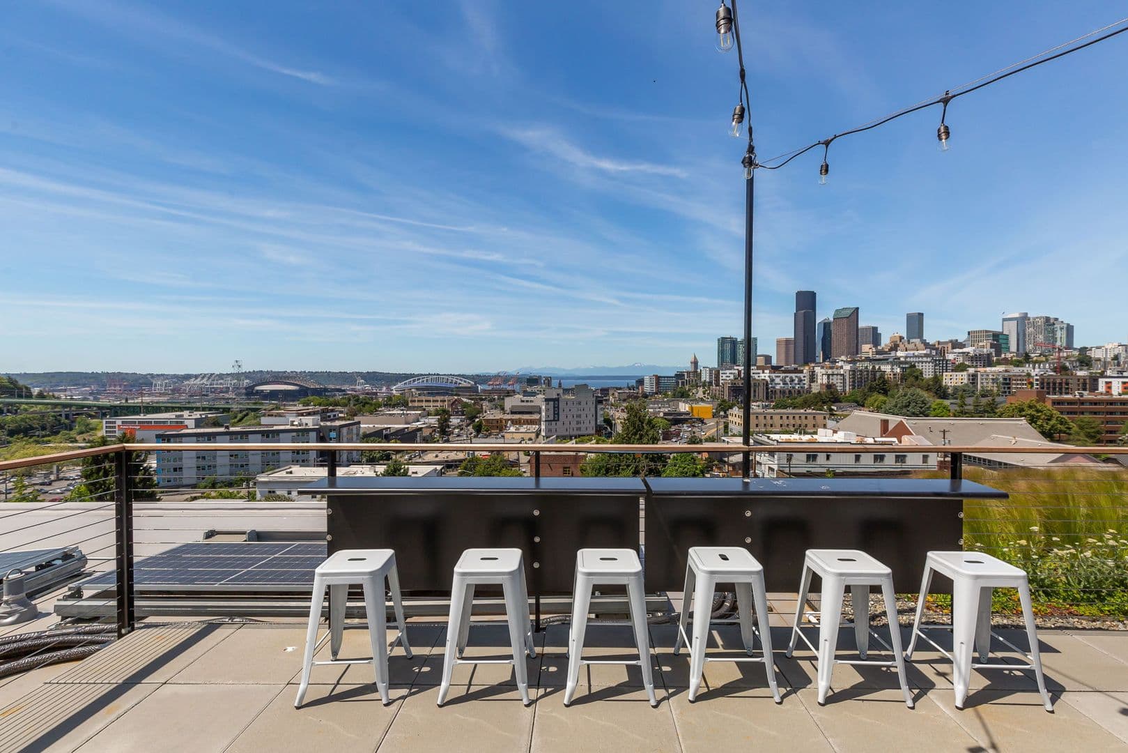 Seattle Apartment: 404 16th Ave S