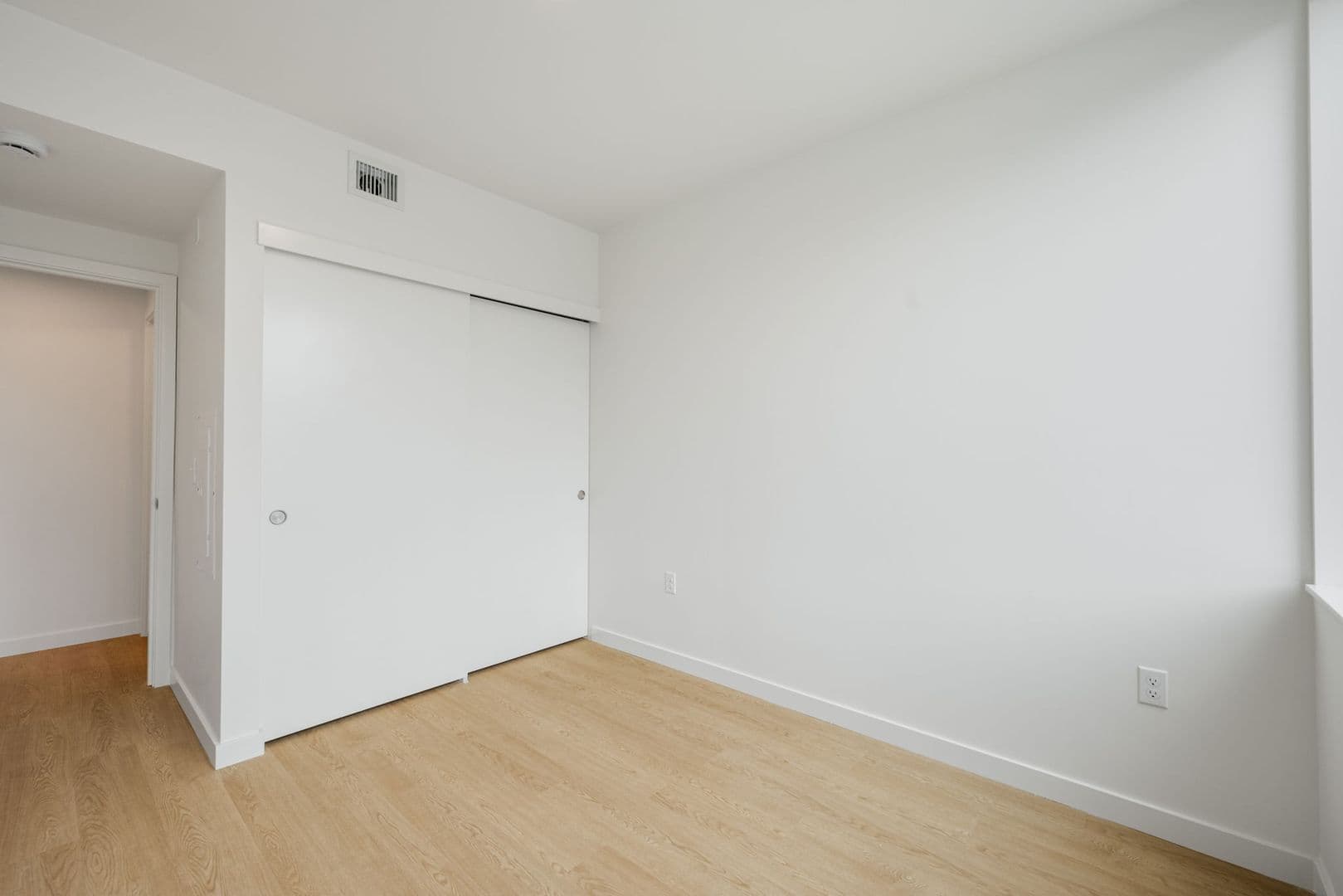 Seattle Apartment: 404 16th Ave S