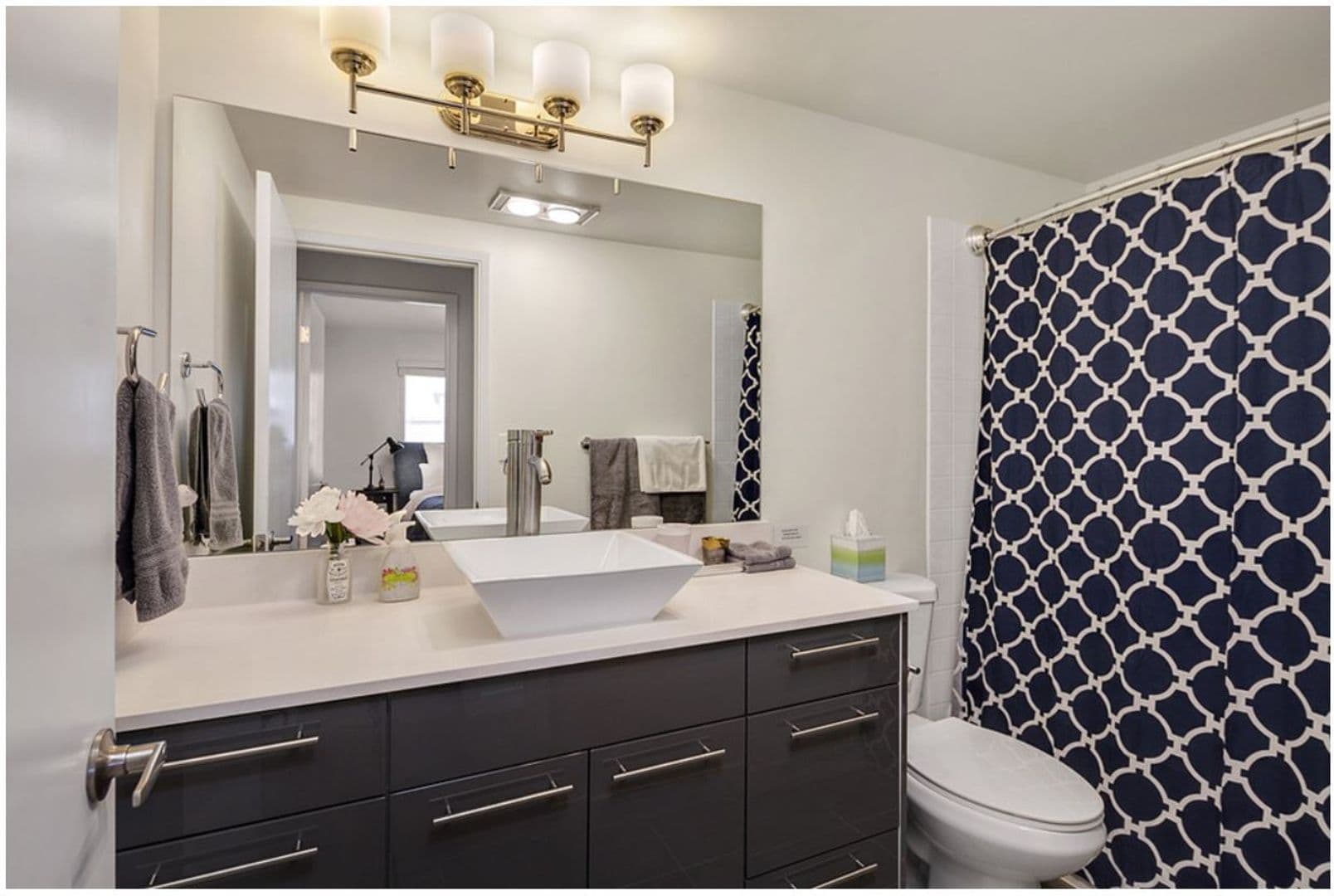 Seattle Apartment: 411 W Republican ST