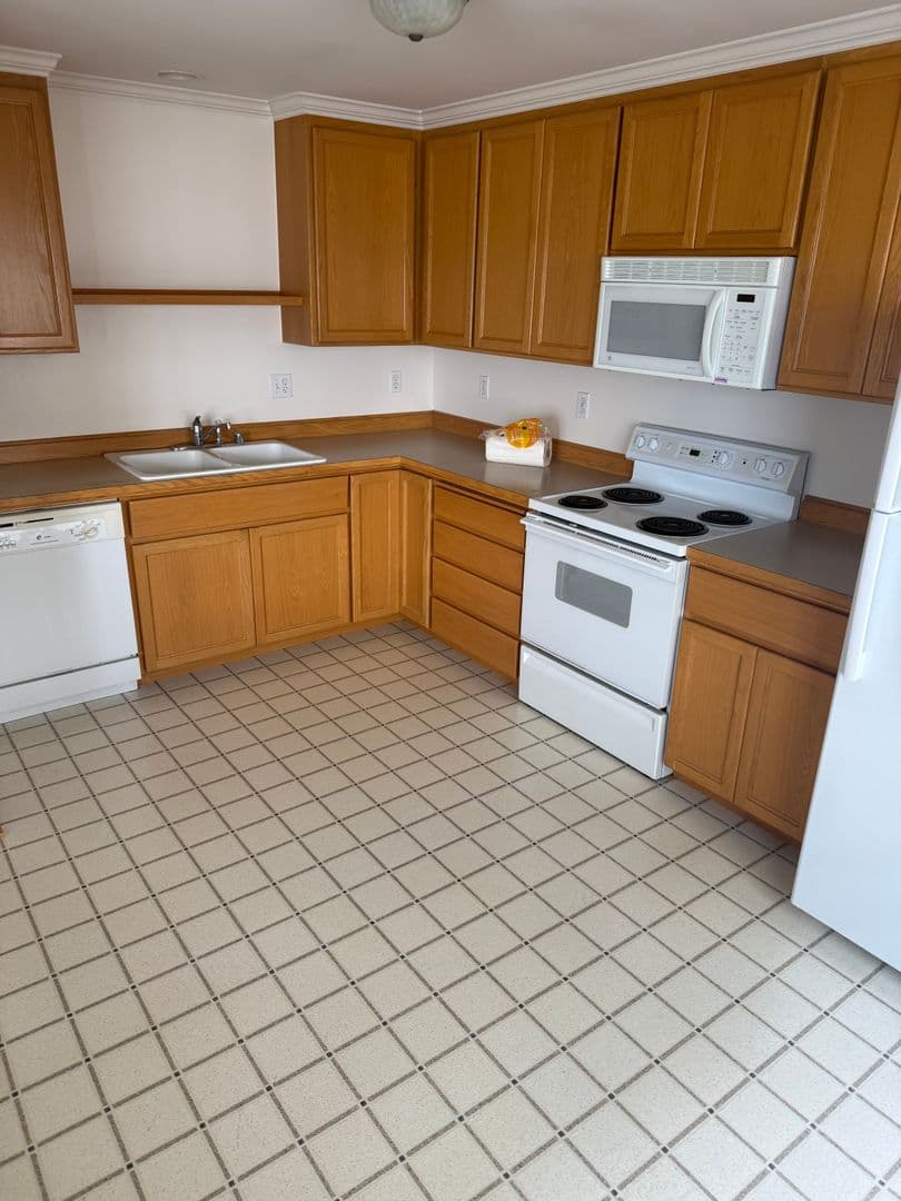 Seattle Apartment: 2032 43rd Ave East