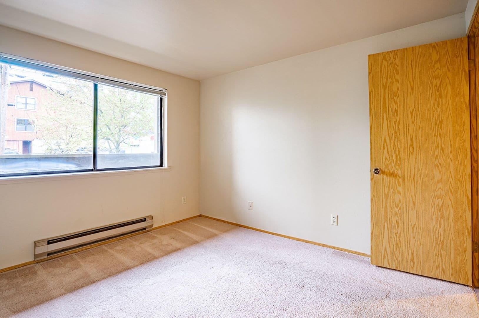 Seattle Apartment: 201 NW 39th St
