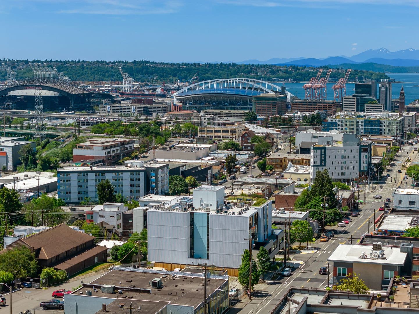 Seattle Apartment: 404 16th Ave S
