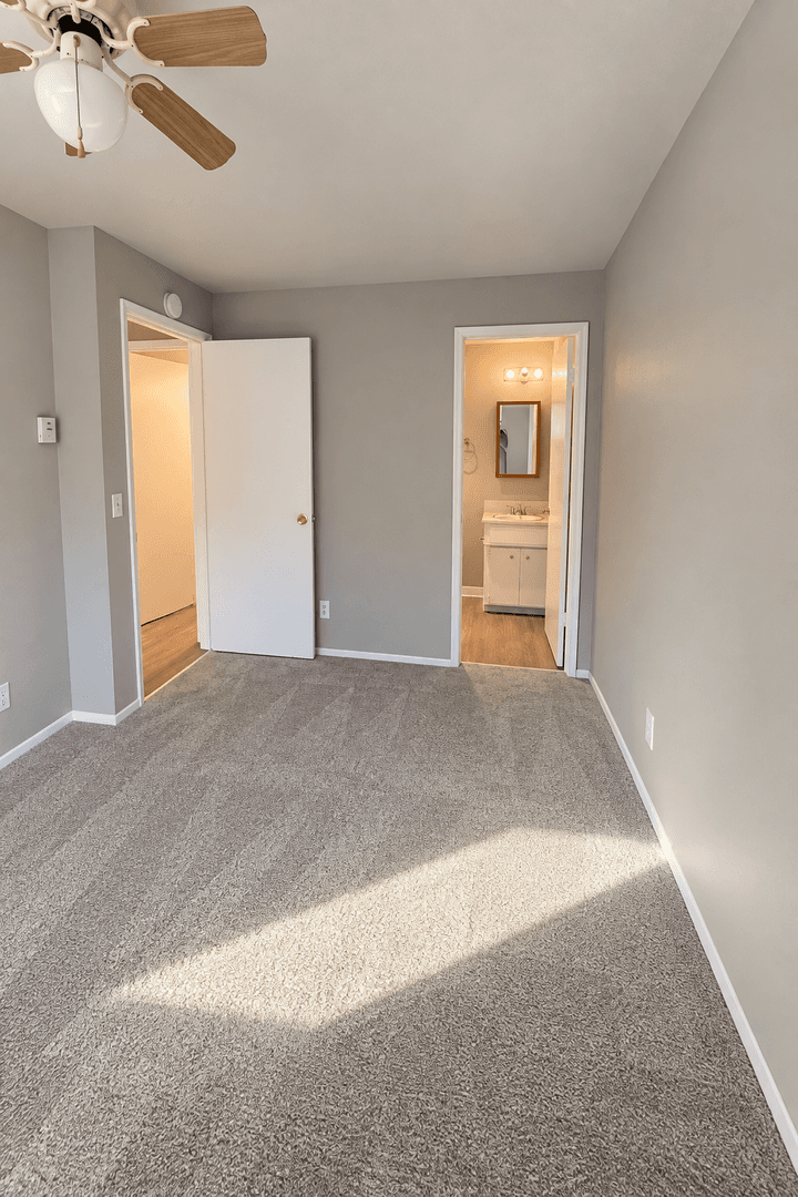 Tukwila Apartment: 14081 58th Avenue S