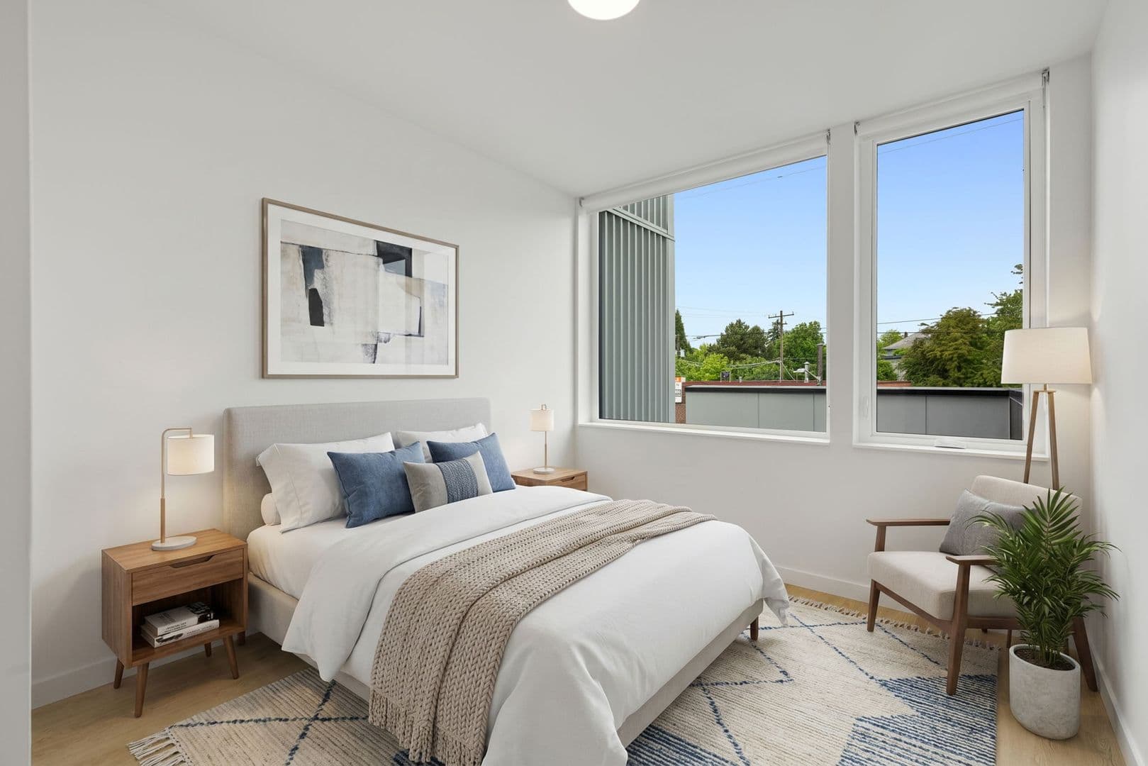 Seattle Apartment: 404 16th Ave S