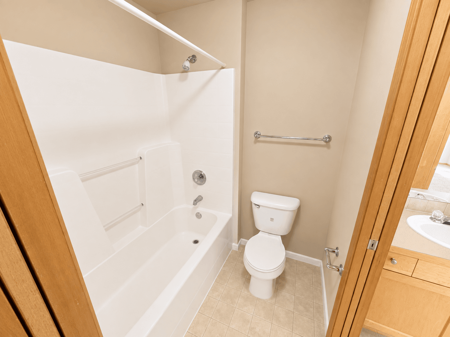 Seattle Apartment: 12317 15th Ave NE