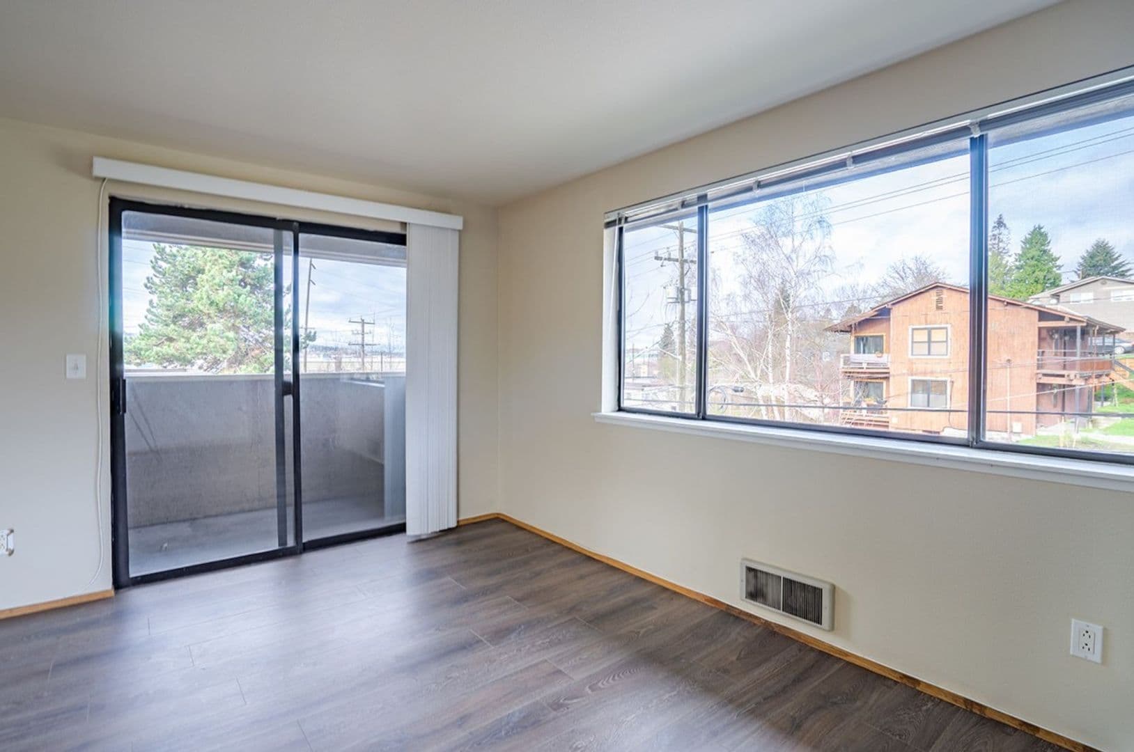 Seattle Apartment: 201 NW 39th St
