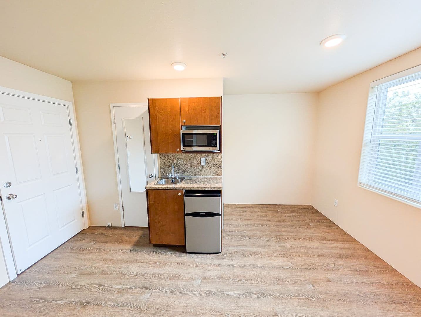 Redmond Apartment: 8525 163rd Court NE