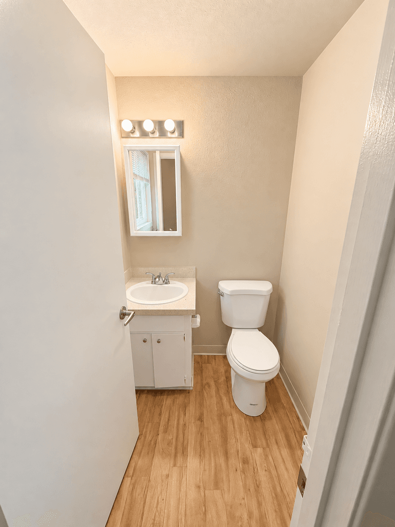 Tukwila Apartment: 14081 58th Avenue S