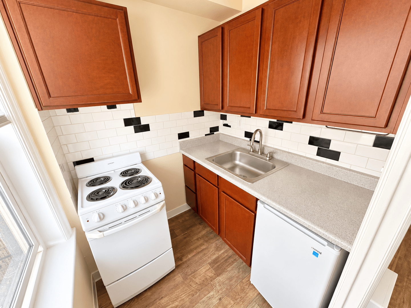 Seattle Apartment: 2619 5th Ave