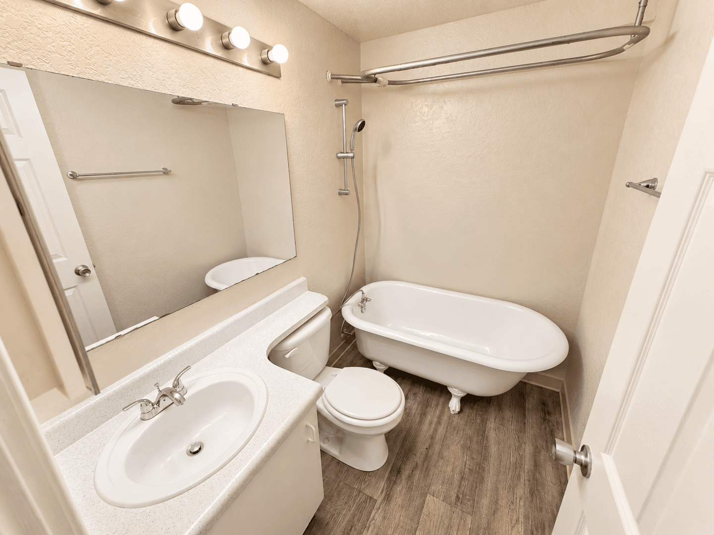 Seattle Apartment: 714 7th Ave