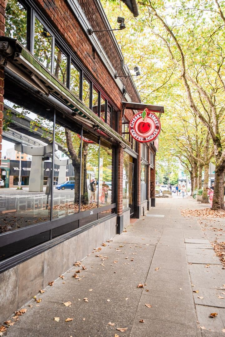 Seattle Apartment: 2619 5th Ave