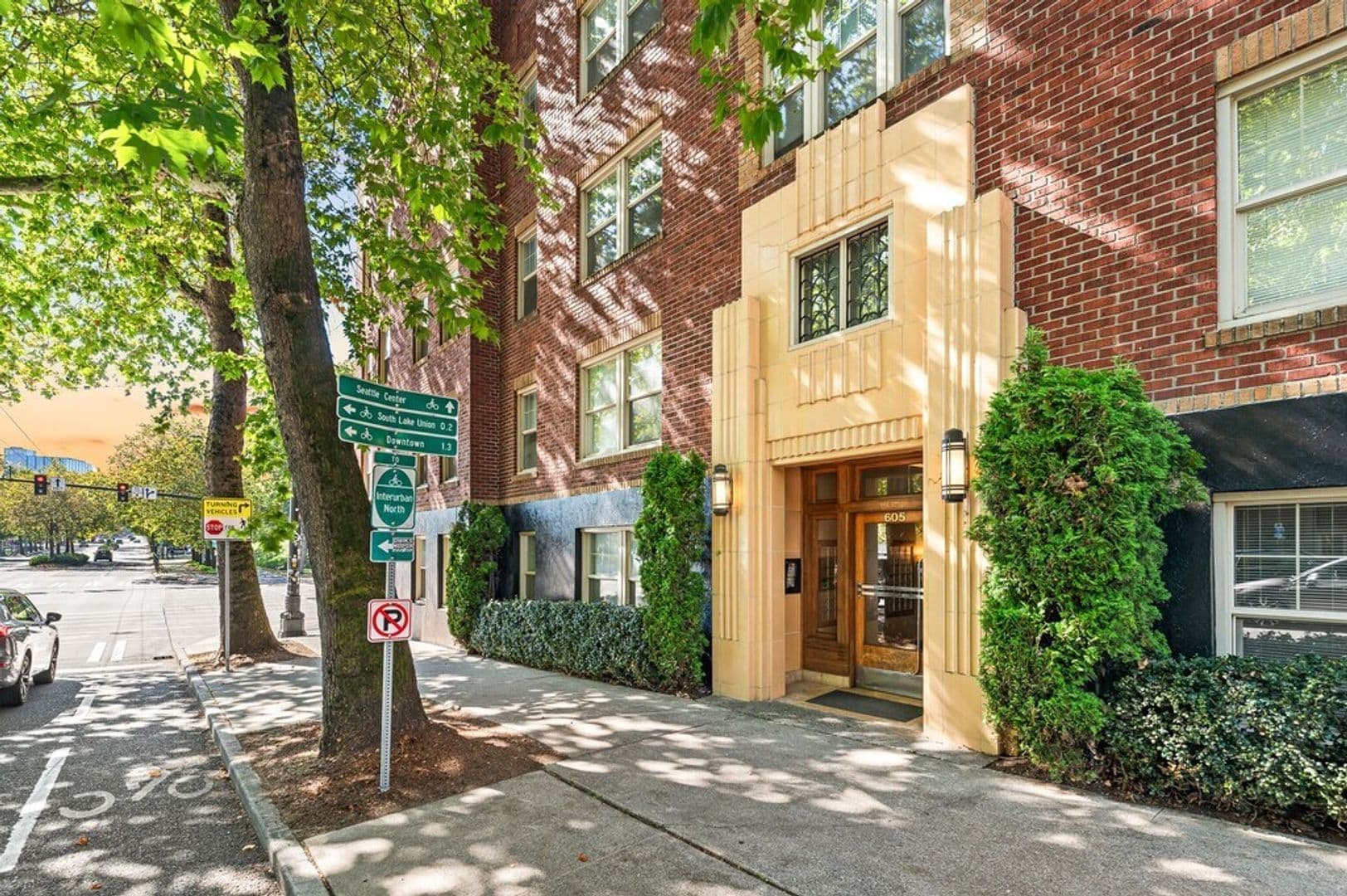 Seattle Apartment: 605 5th Ave N