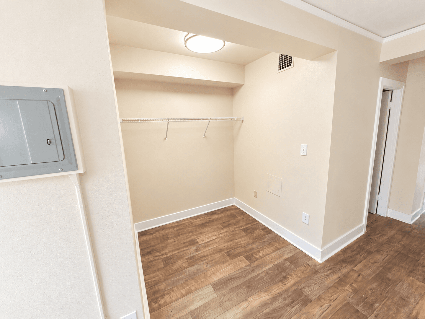 Seattle Apartment: 2619 5th Ave