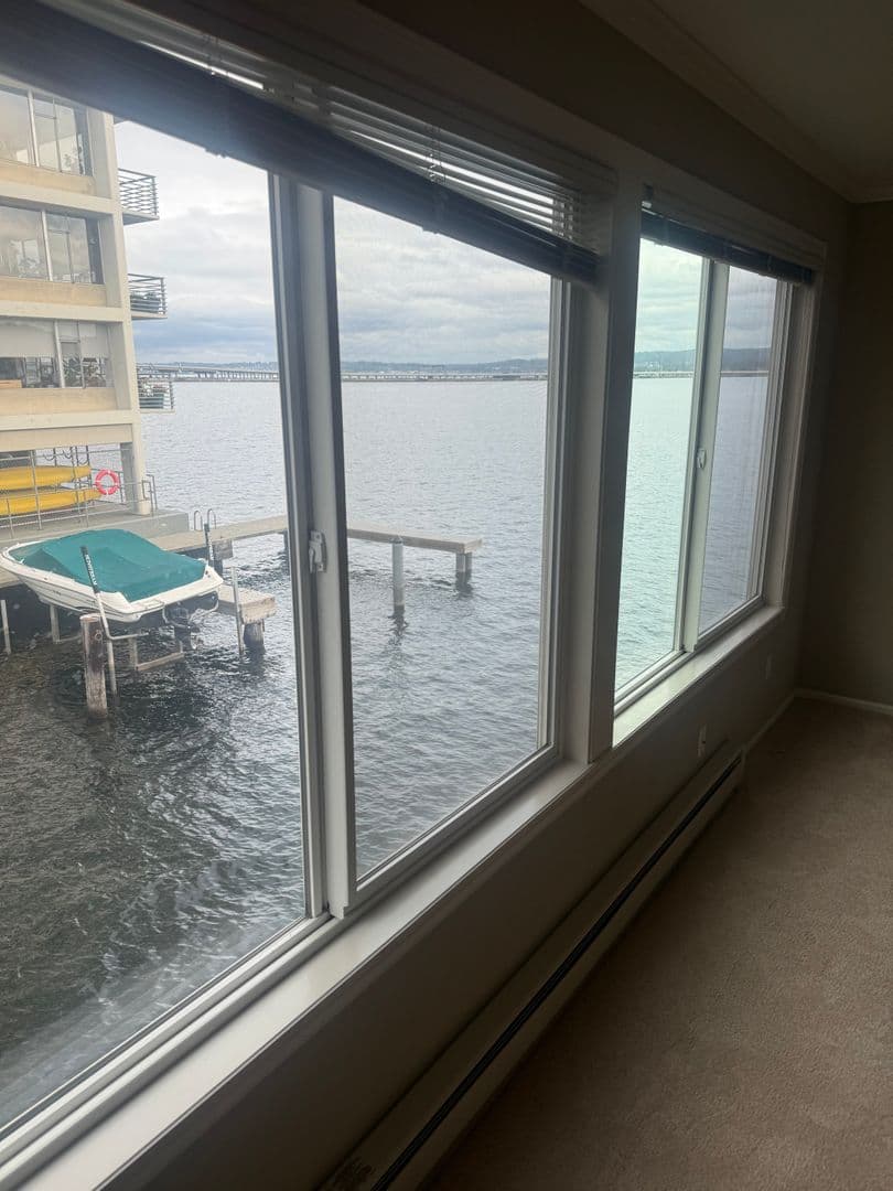 Seattle Apartment: 2032 43rd Ave East