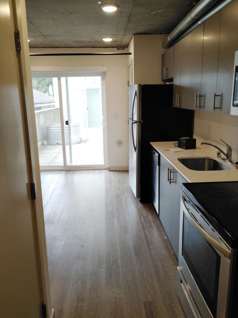 Seattle Apartment: 6404 9th Ave NE