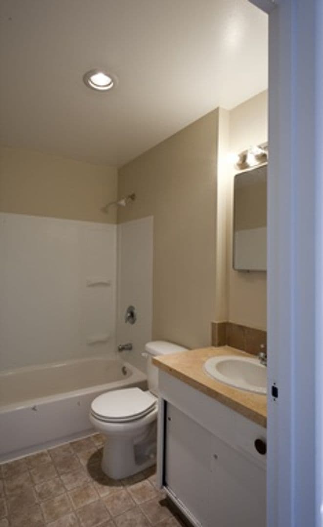 Seattle Apartment: 7700 12th Ave SW