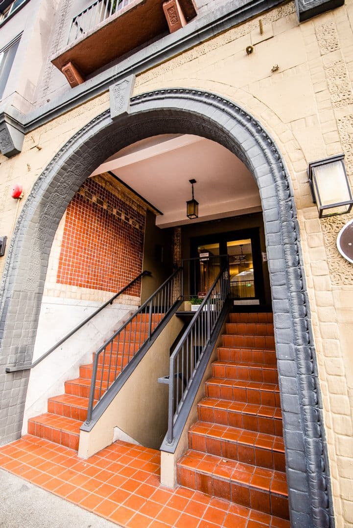 Seattle Apartment: 714 7th Ave