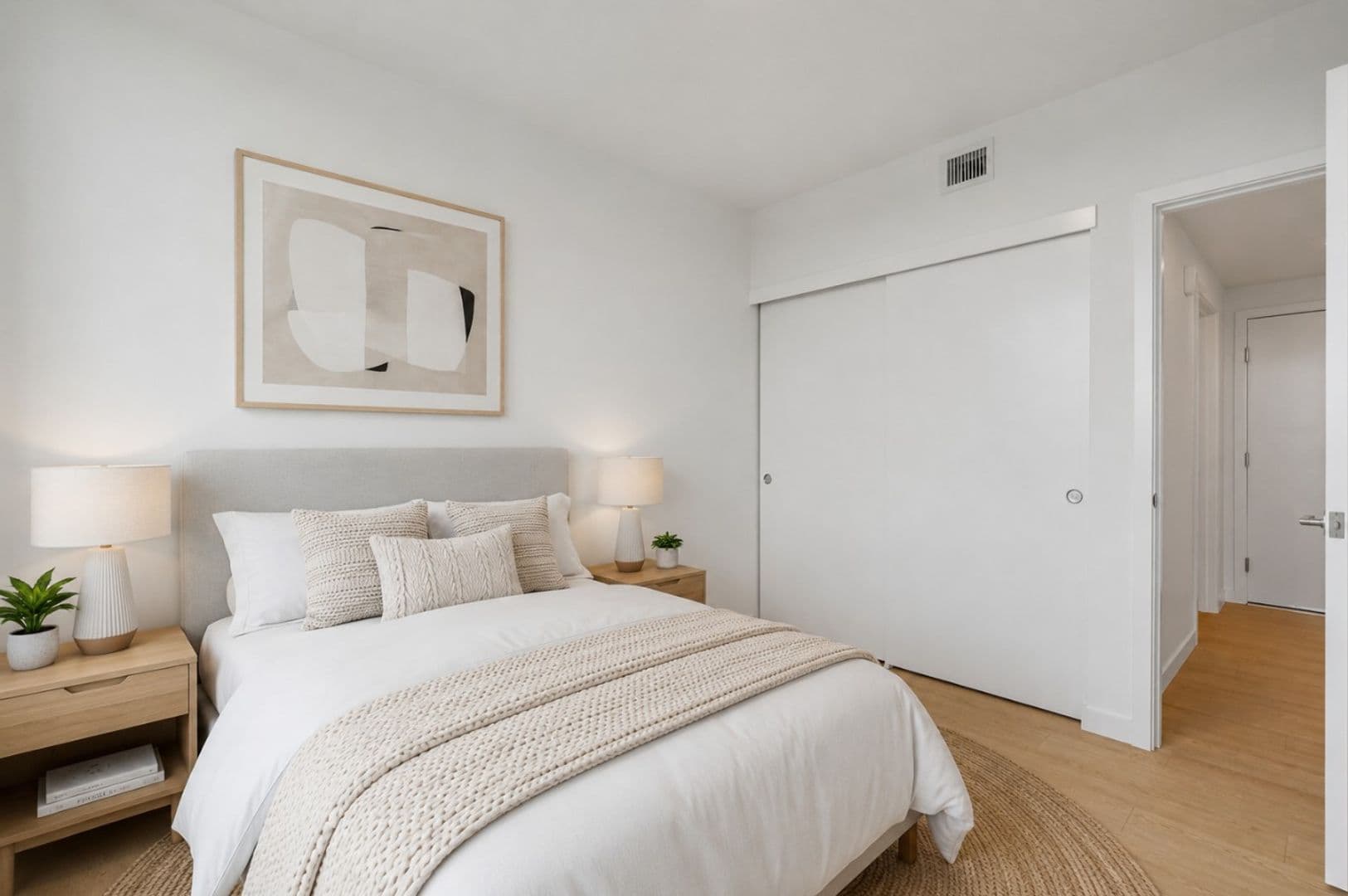 Seattle Apartment: 404 16th Ave S