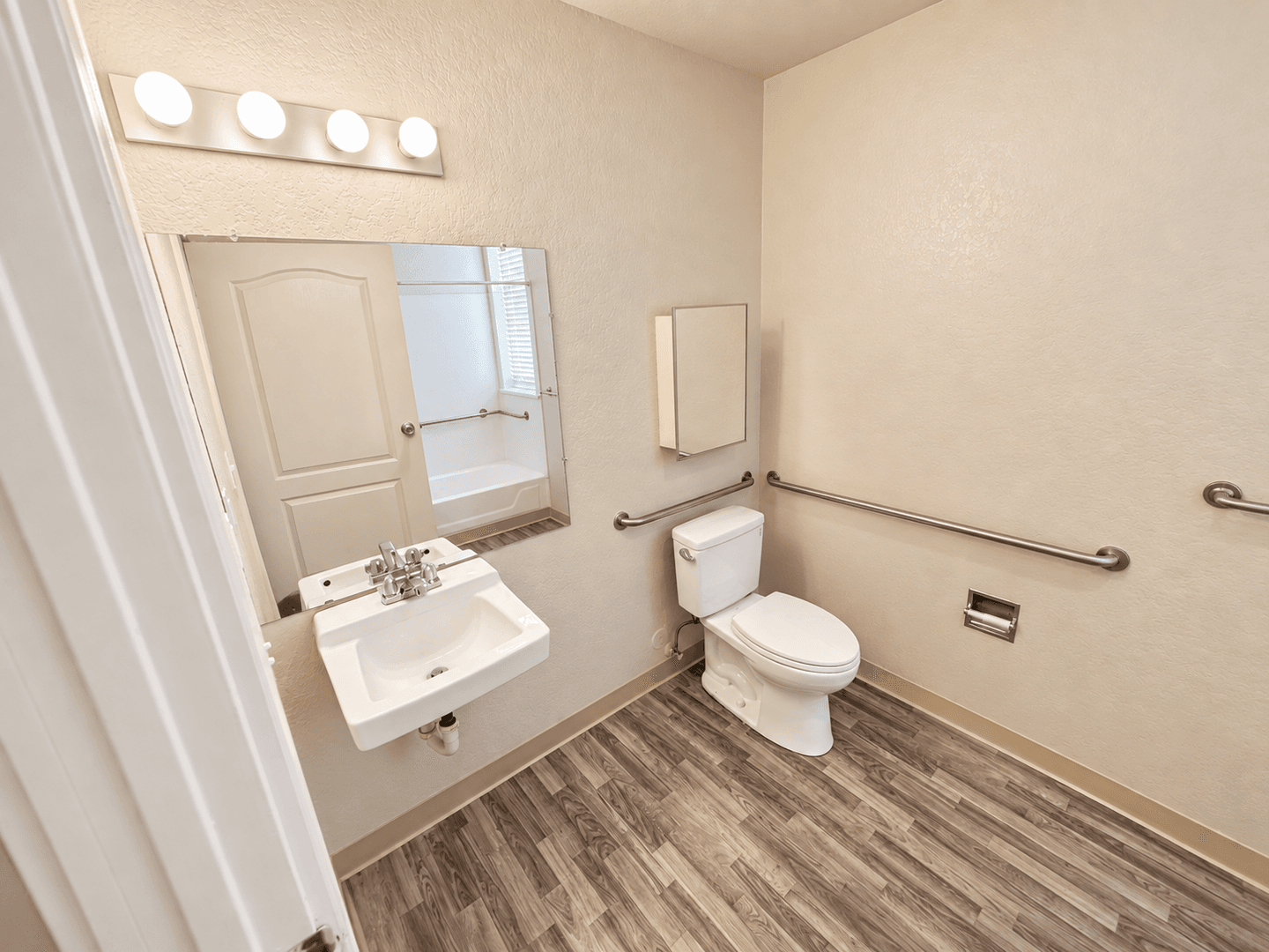 Seattle Apartment: 714 7th Ave
