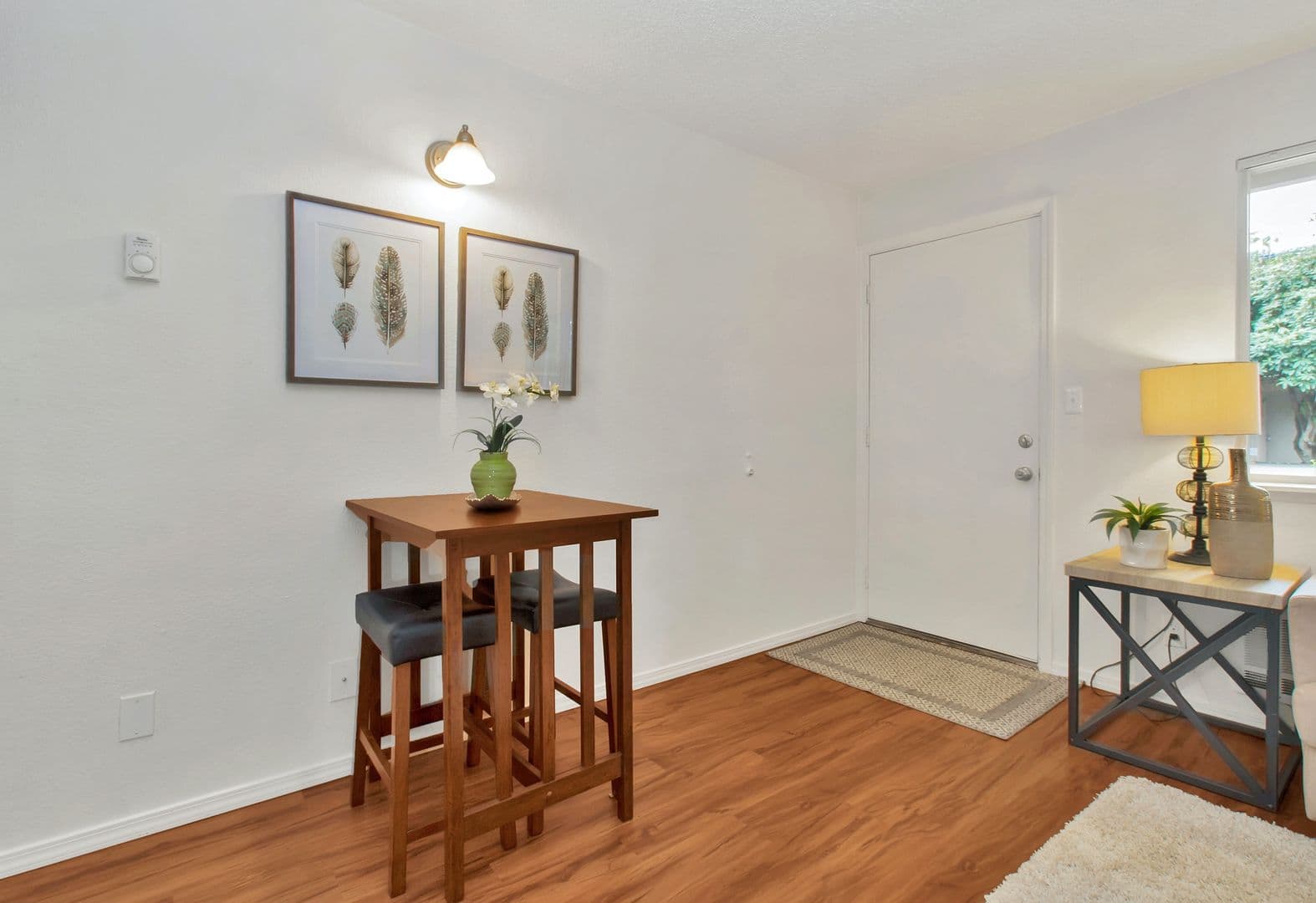Lacey Apartment: 948 Neil Street NE