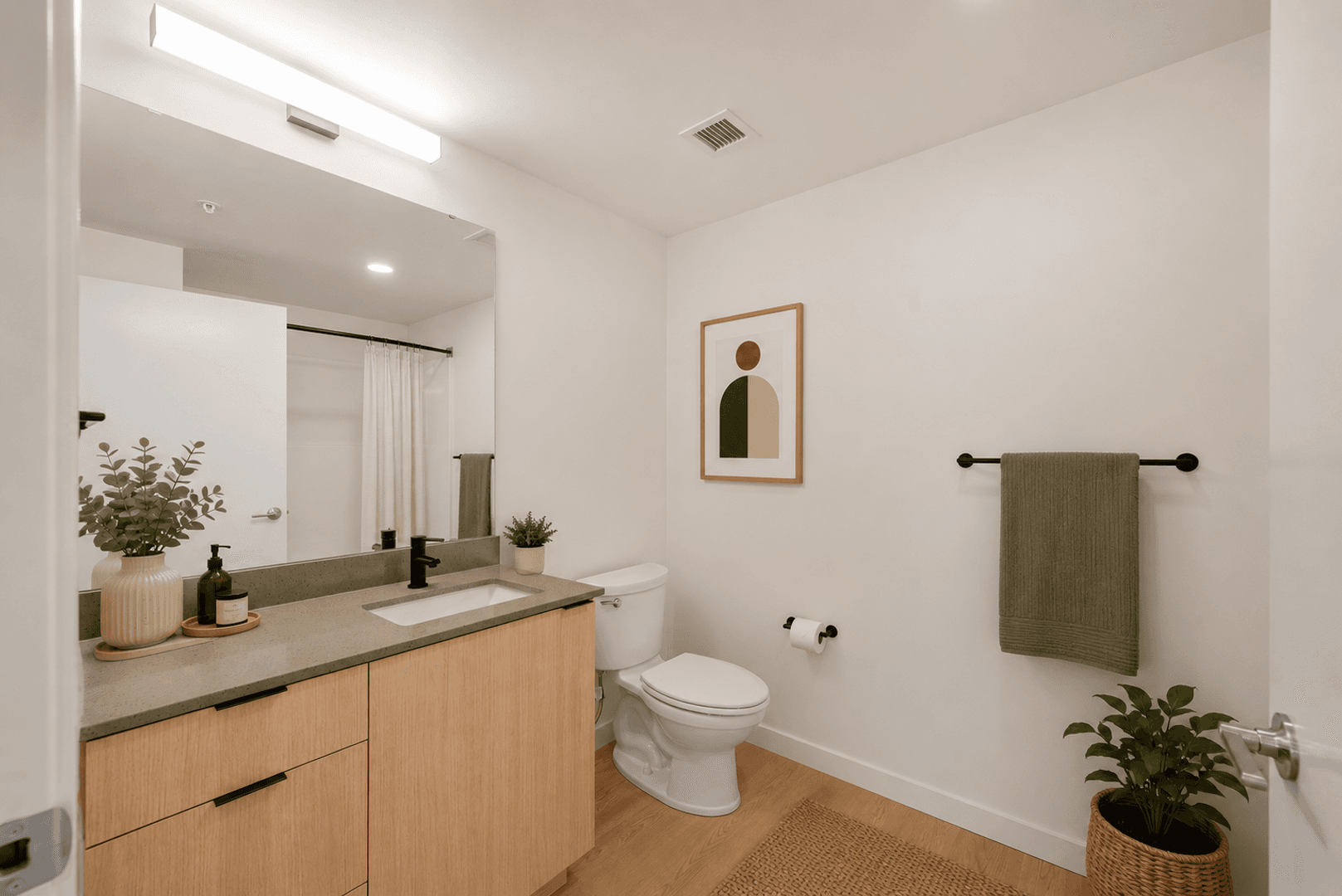 Seattle Apartment: 404 16th Ave S