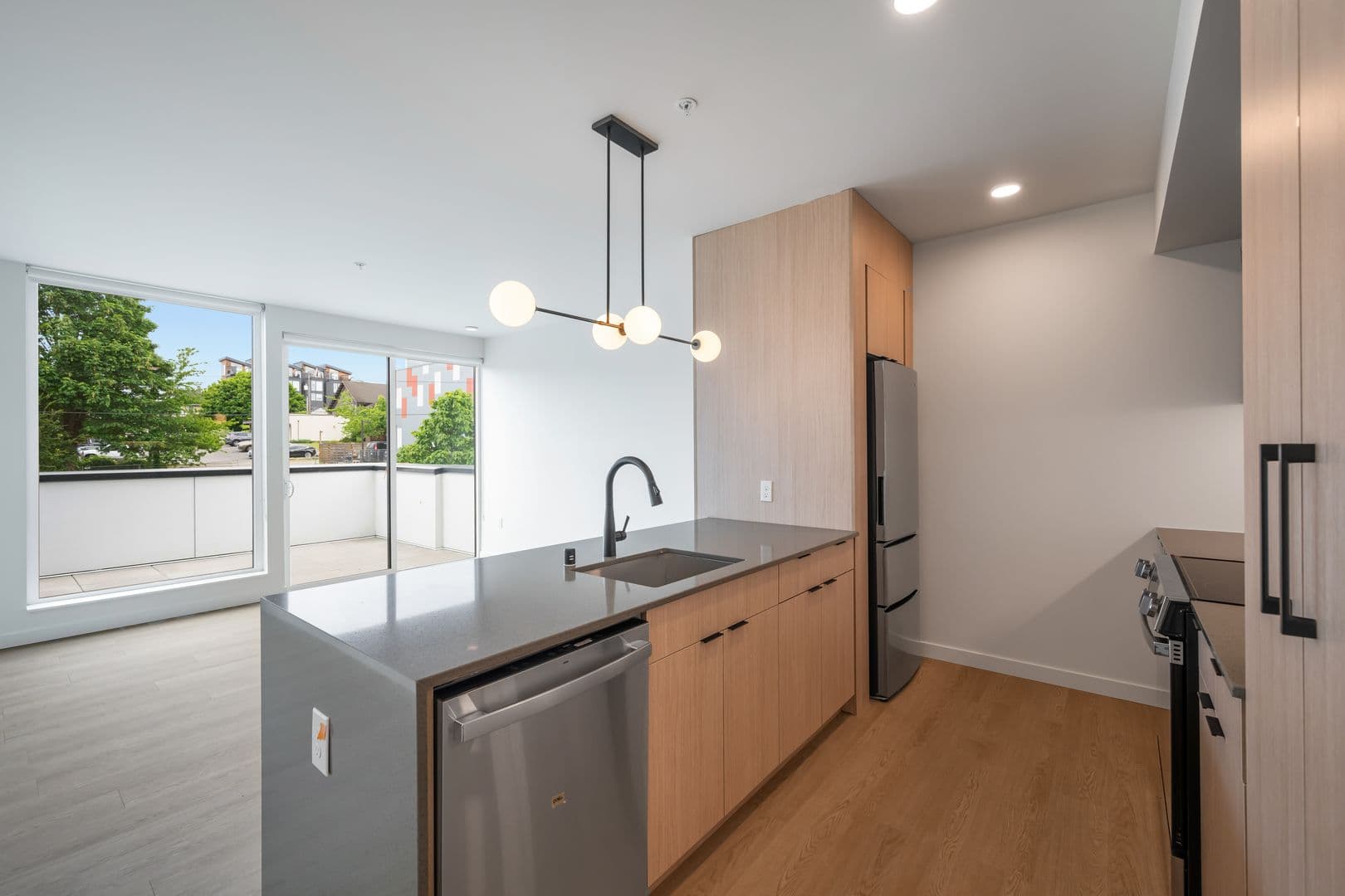 Seattle Apartment: 404 16th Ave S