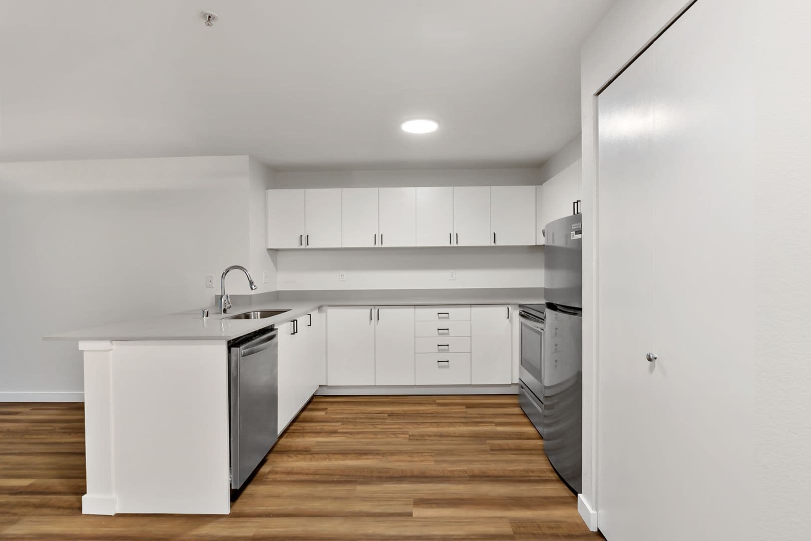 Bellevue Apartment: 11115 NE 2nd St