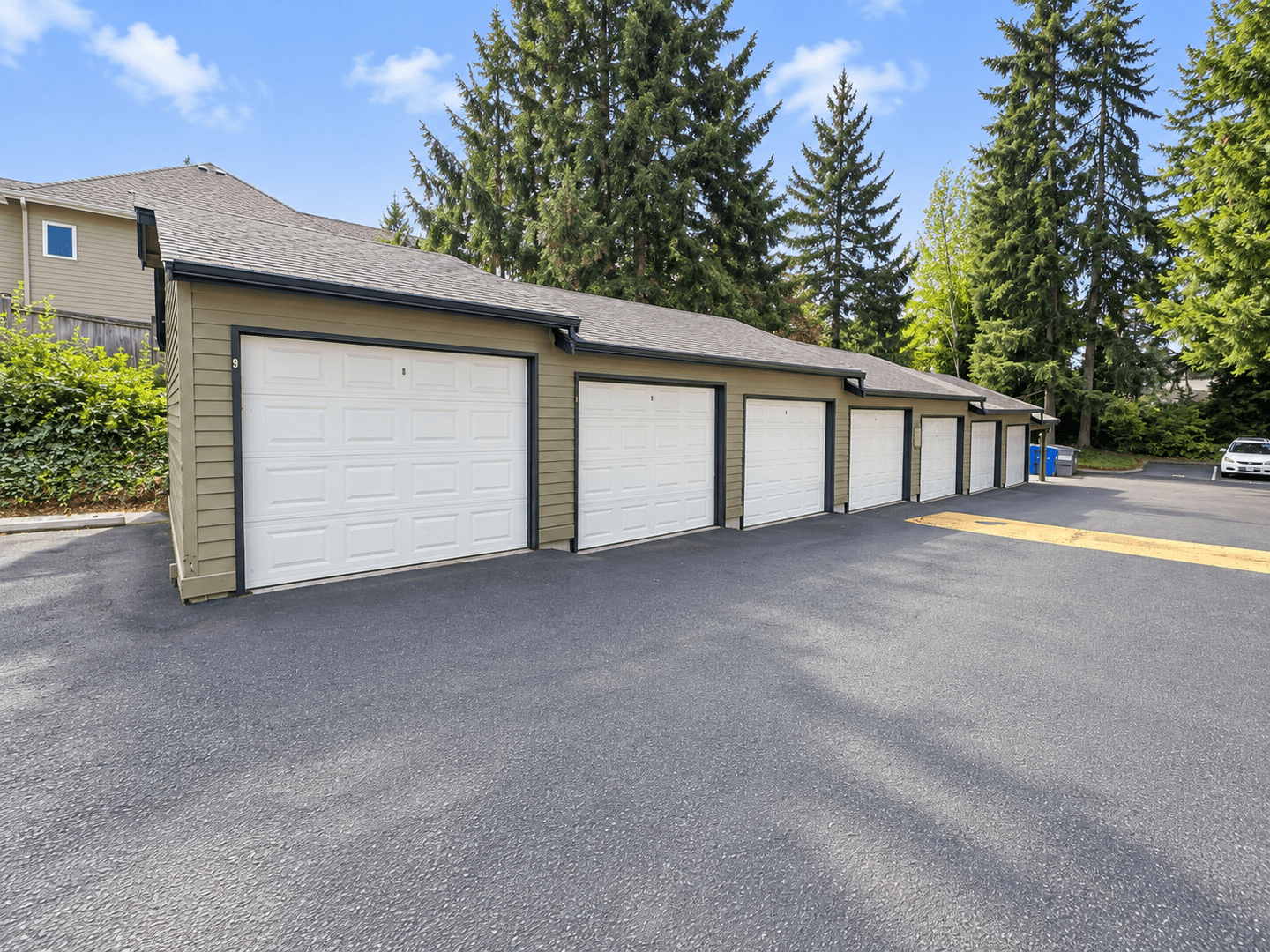 Bellevue Apartment: 14260 SE 18th ST