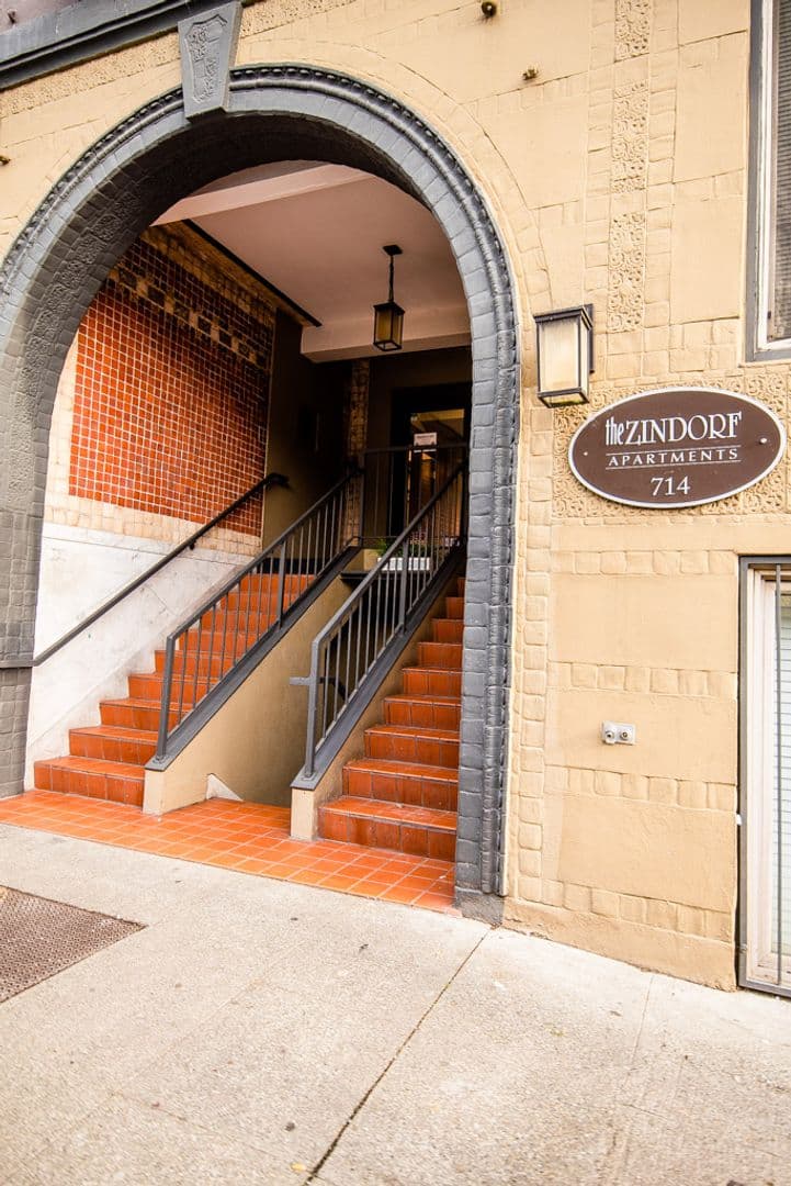Seattle Apartment: 714 7th Ave