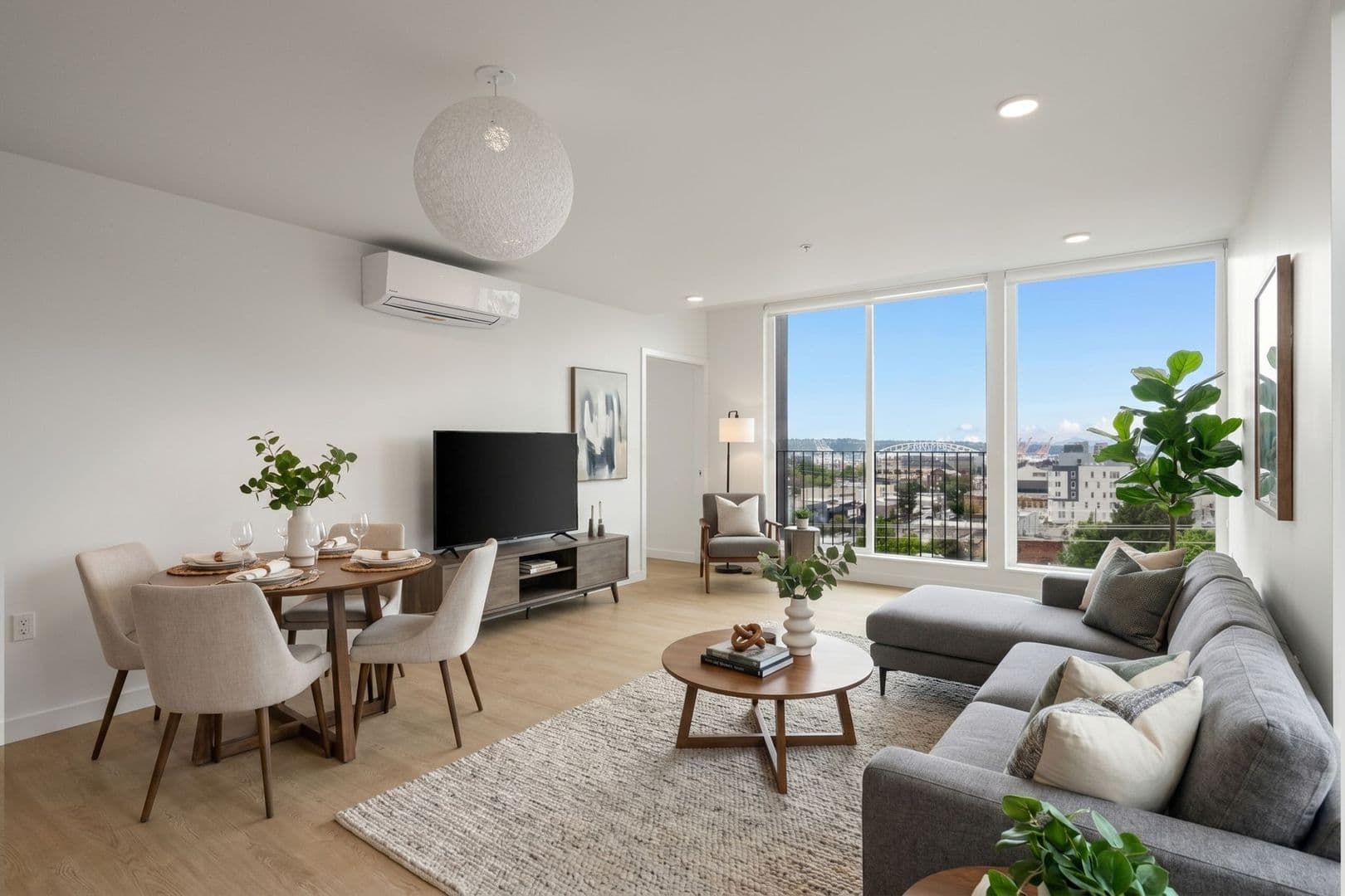 Seattle Apartment: 404 16th Ave S
