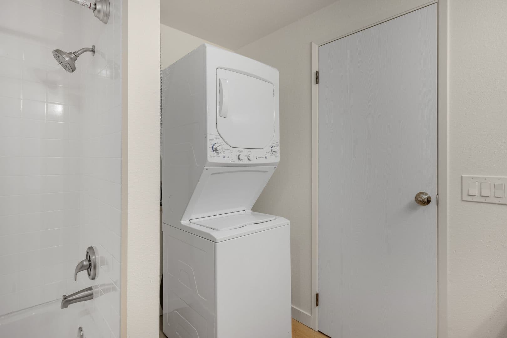 Seattle Apartment: 3025 NE 137th St